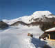 Le piste di campitello e sullo sfondo le pareti in questione.